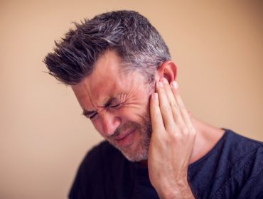Infekcija srednjeg uha: Koji su simptomi i kako prepoznati mastoiditis?