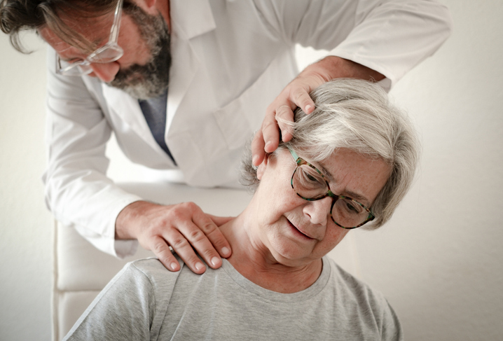 Uklješteni nerv u vratu: Zašto se javlja, kako prepoznati i olakšati simptome?