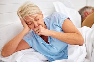 Kašalj se pogoršava kada ležite? Evo na koje bolesti može da ukaže ovaj simptom